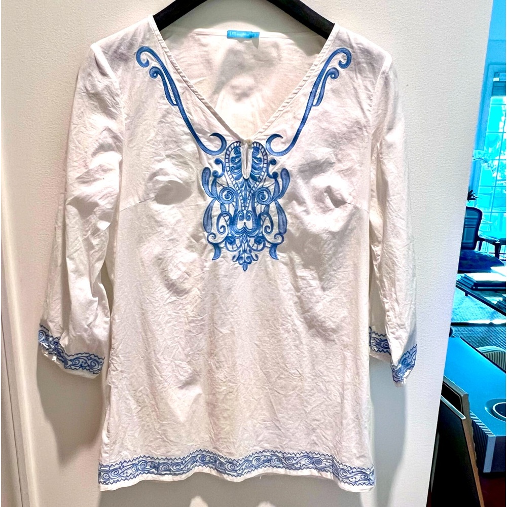 Beautiful white with blue stitching tunic/ beach cover-up!! Size S.